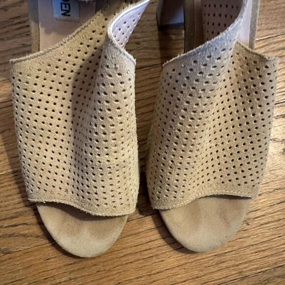 Women Steve Madden Reda Taupe Sandal Side Cutout Ankle Strap Tan 7.5 - Picture 3 of 9